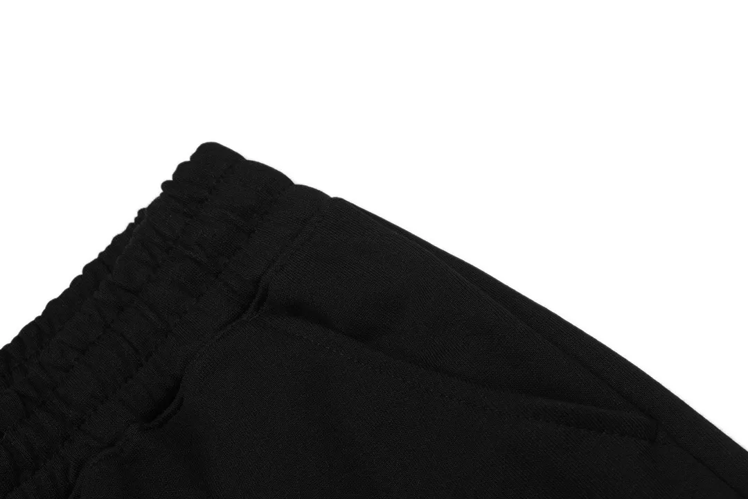 AMI 2026New Arrival Imported machine-embroidered love letter logo, essential for daily commuting for men and women Casual shorts ·Customized milk silk cotton fabric ·Imported machine embroidery technology ·Waist label, hangtag, three wash marks complete Color: Black Sizes: XS S M L